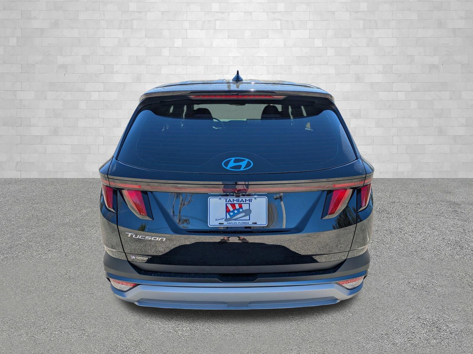 Hyundai Tucson Se Fwd Front Wheel Drive Sport Utility - Thumbnail 4