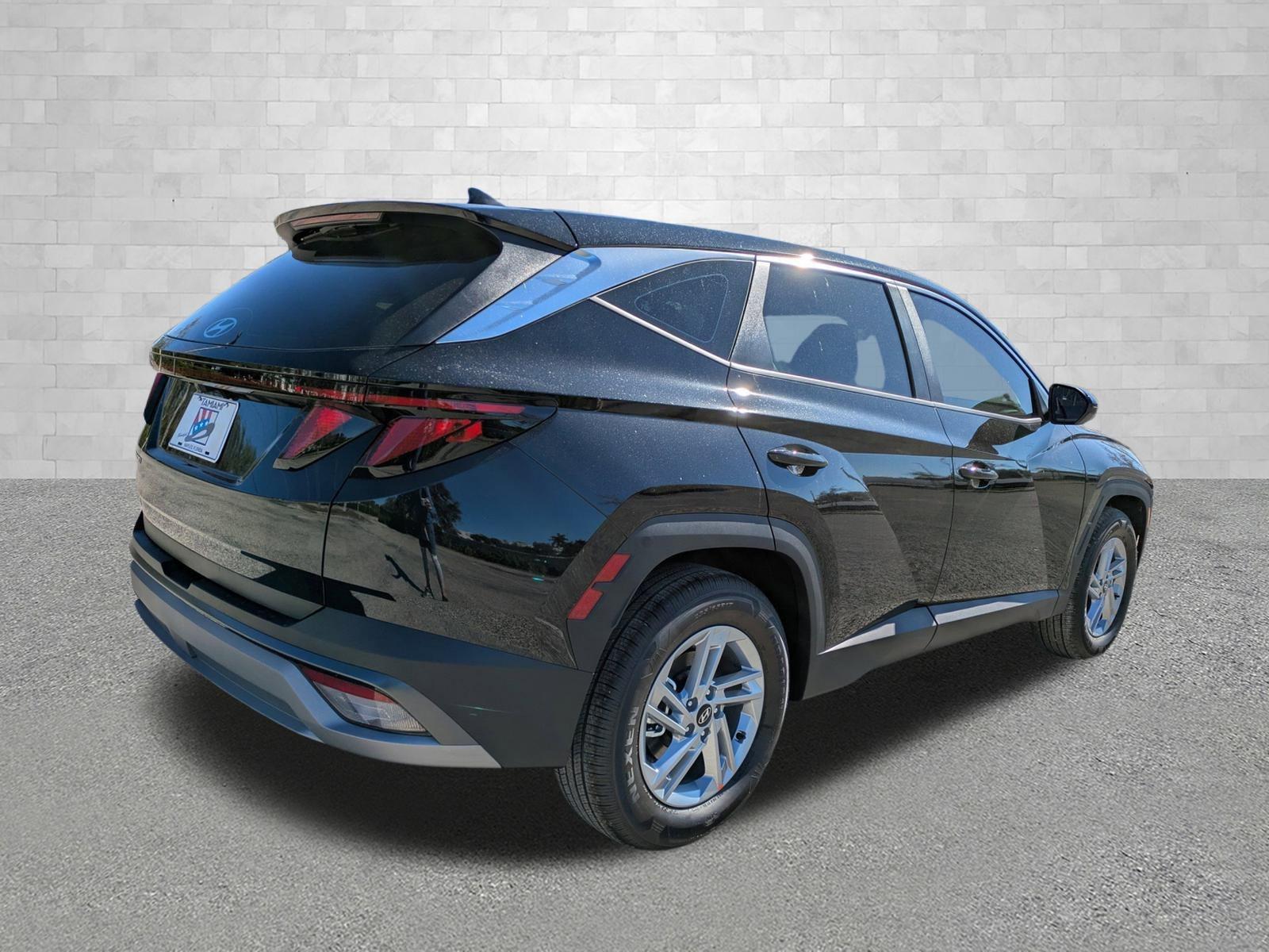 Hyundai Tucson Se Fwd Front Wheel Drive Sport Utility - Thumbnail 3