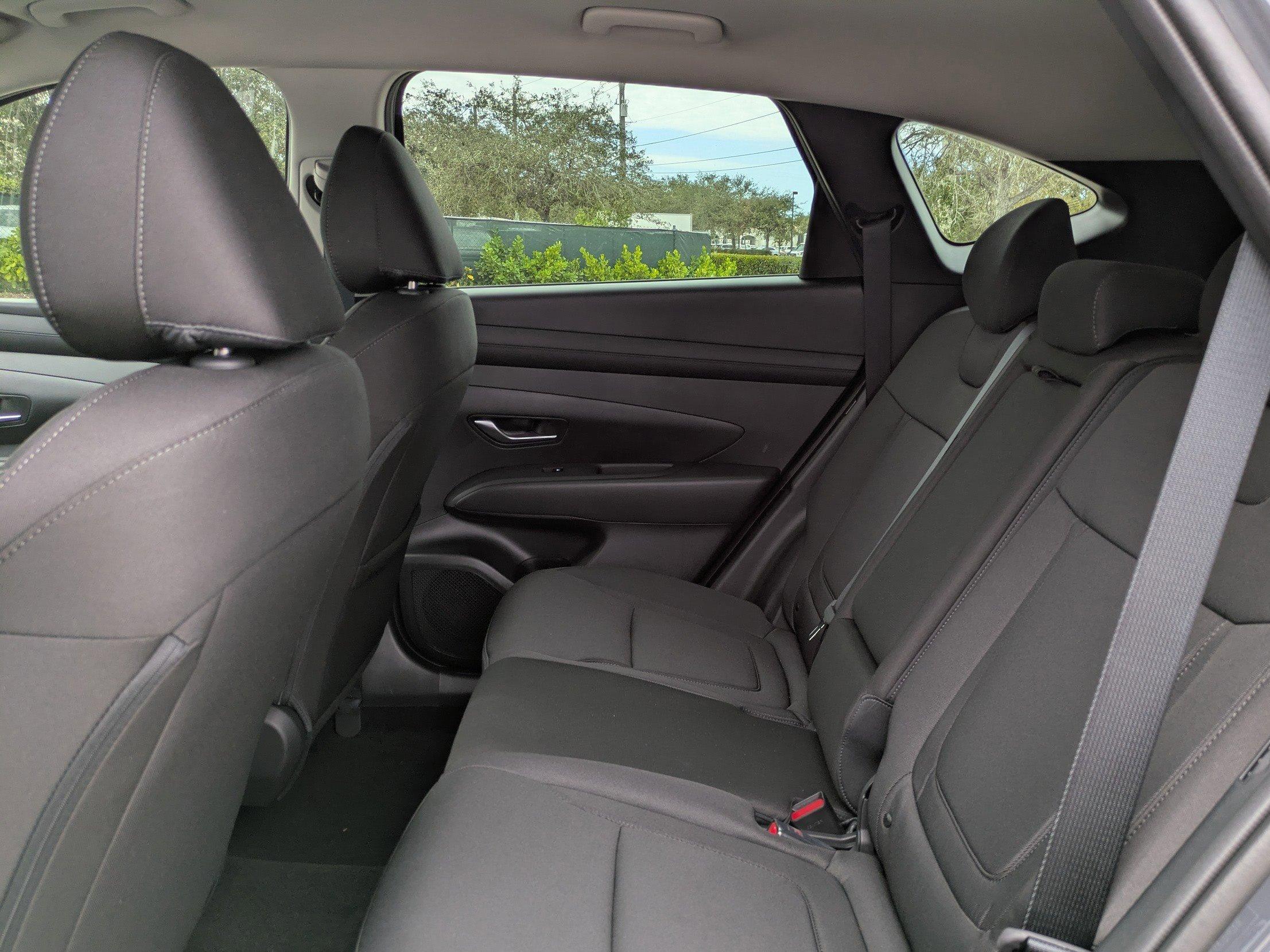 Hyundai Tucson Se Fwd Front Wheel Drive Sport Utility - Thumbnail 15