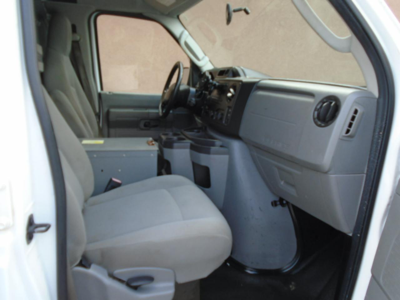 Ford Econoline Cargo Vane-250 Commercial - Thumbnail 7