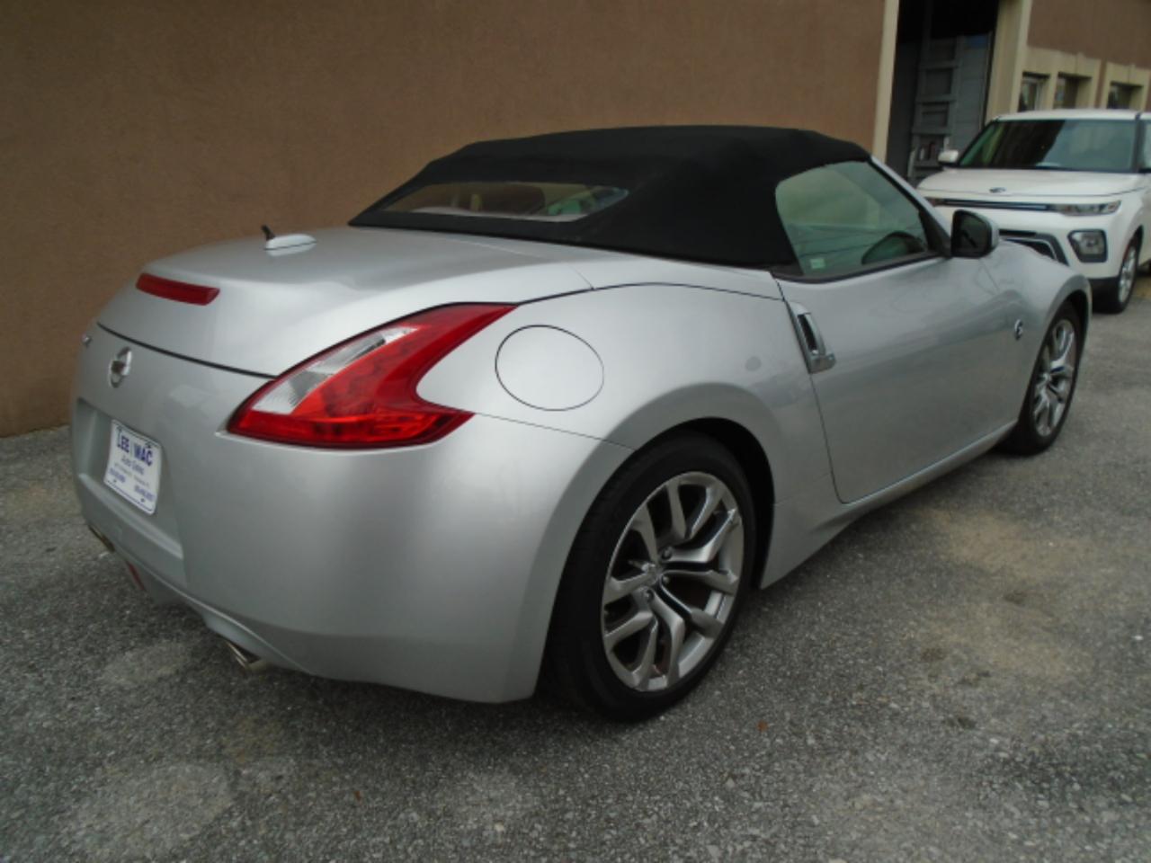 Nissan 370Z2Dr Roadster Auto - Thumbnail 2