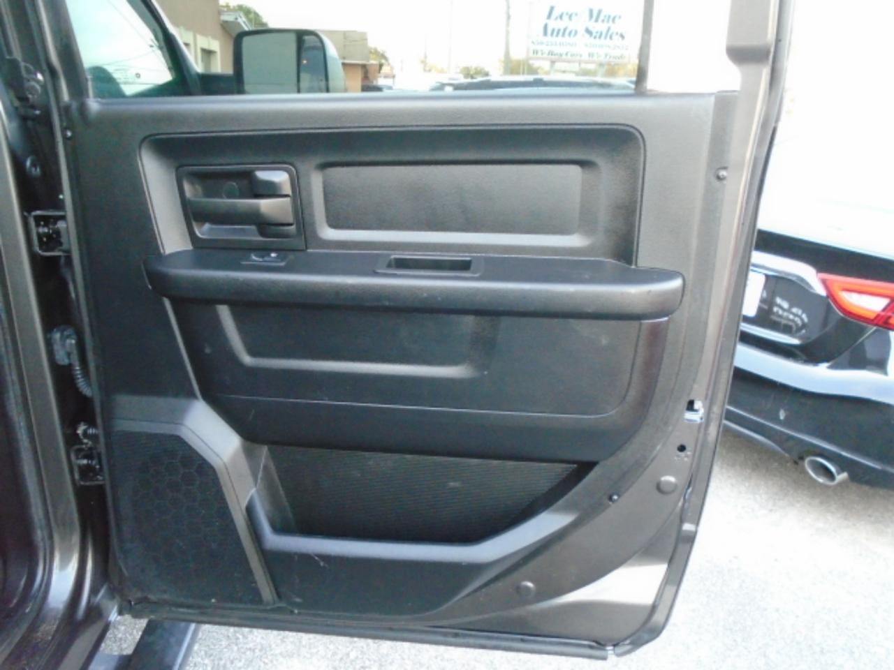 Ram 3500Tradesman 4X4 Crew Cab 8' Box - Thumbnail 8