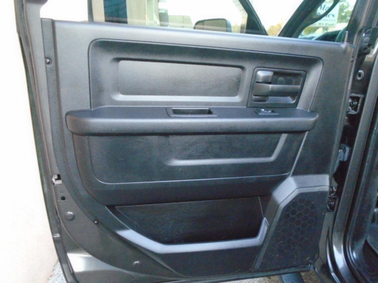 Ram 3500Tradesman 4X4 Crew Cab 8' Box - Thumbnail 11