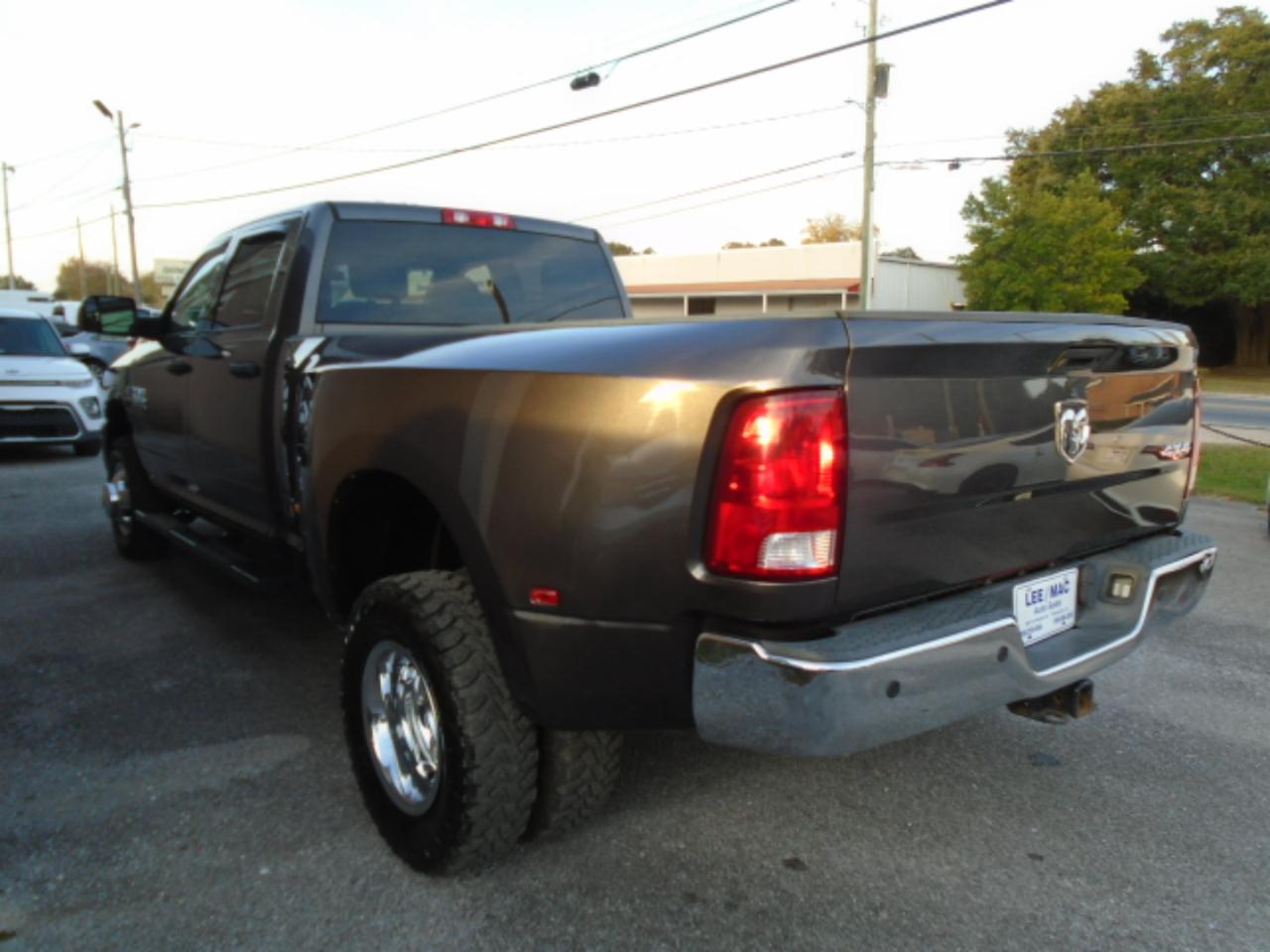 Ram 3500Tradesman 4X4 Crew Cab 8' Box - Thumbnail 4