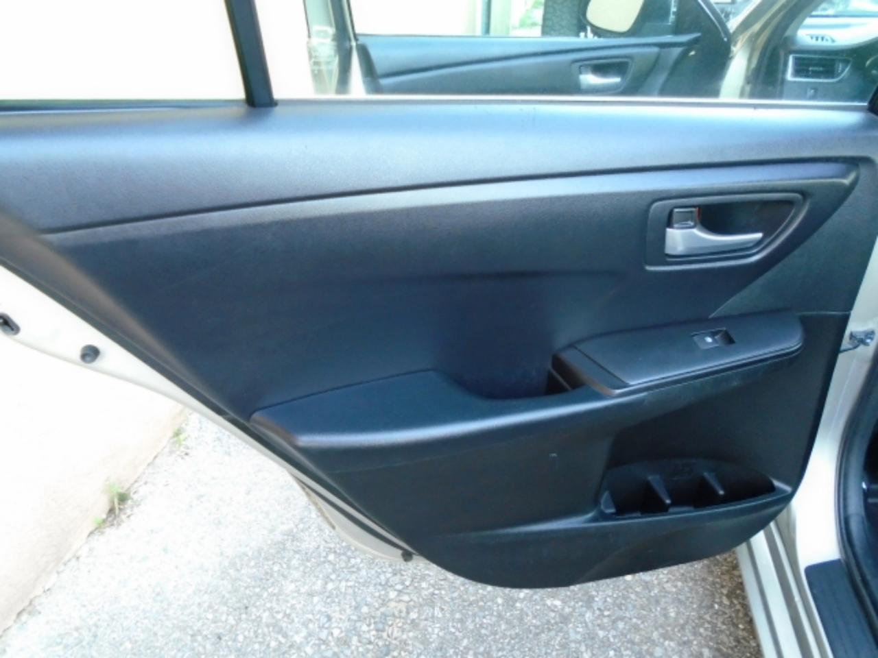 Toyota Camry4Dr Sdn I4 Auto Se W/Special Edition Pkg (Natl) - Thumbnail 10