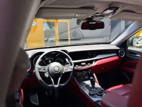 Alfa Romeo Stelvio Sport Utility 4D - Thumbnail 3