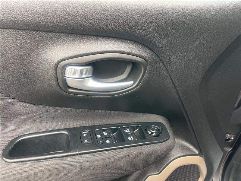 Jeep Renegade - Thumbnail 5