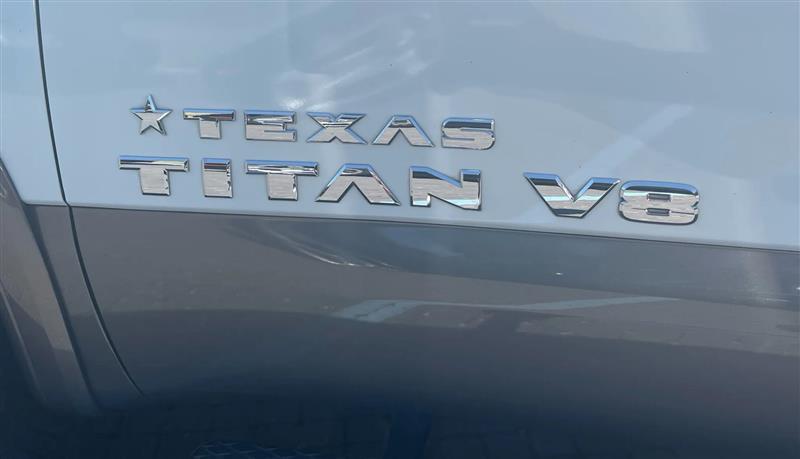 Nissan Titan - Thumbnail 2
