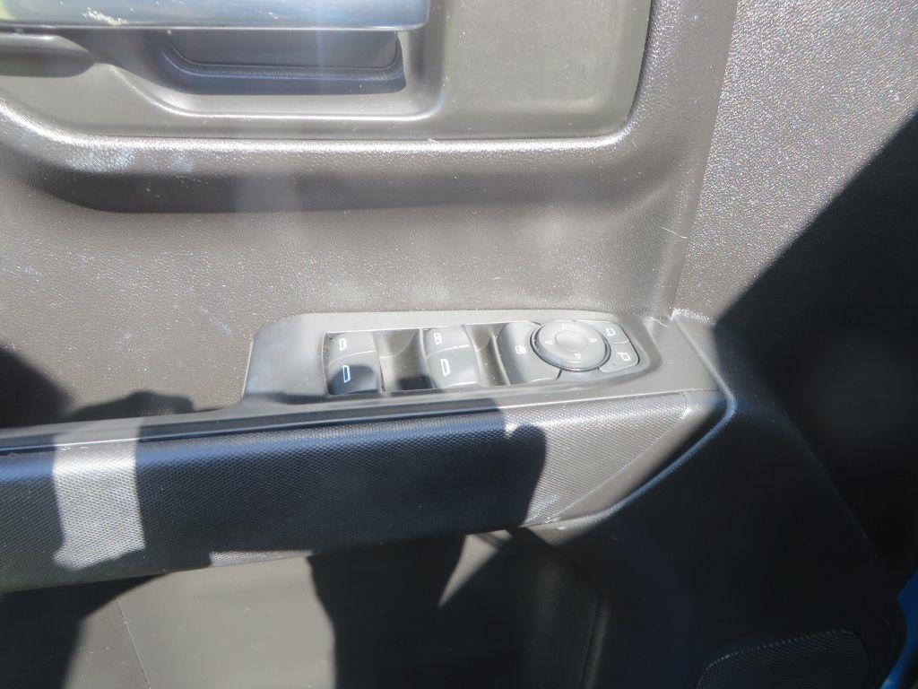 Chevrolet Silverado 1500 - Thumbnail 11