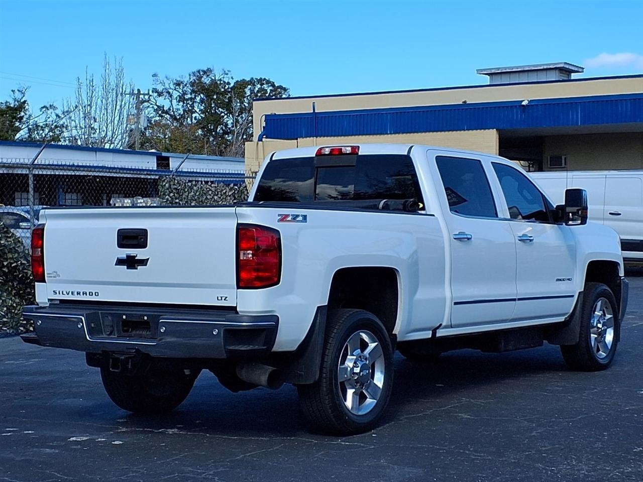 Chevrolet Silverado 2500Hdltz Crew Cab 4Wd - Thumbnail 4
