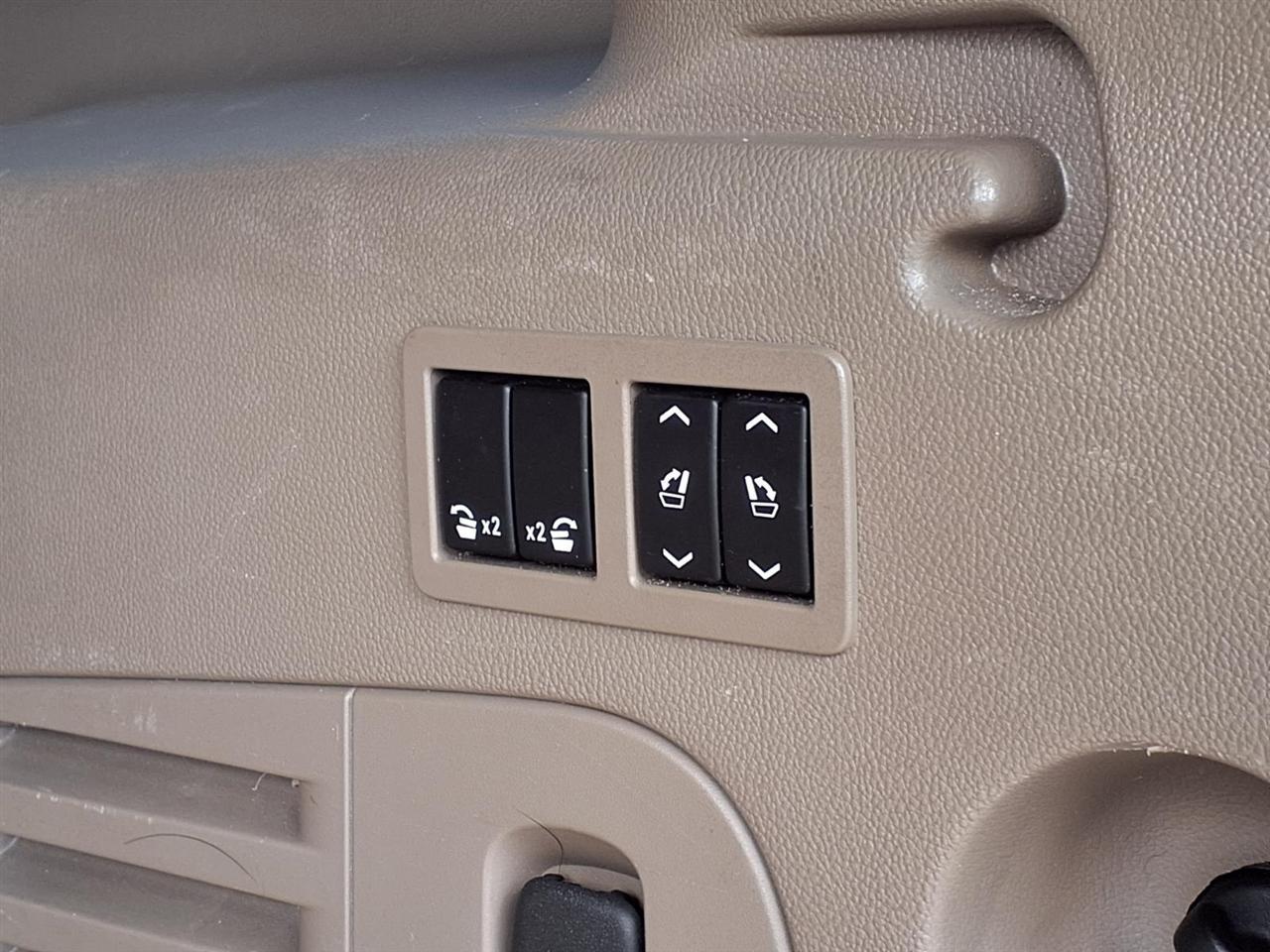 Chevrolet Suburbanlt 2Wd - Thumbnail 17