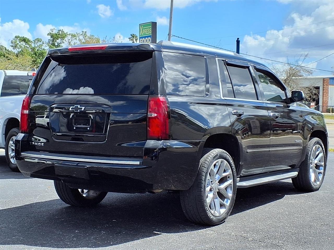 Chevrolet Tahoe - Thumbnail 4