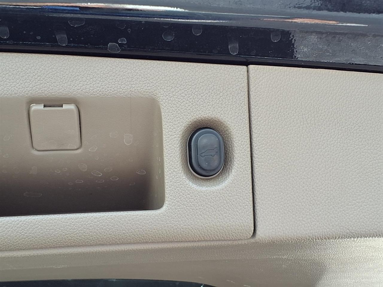 Chevrolet Tahoe - Thumbnail 20