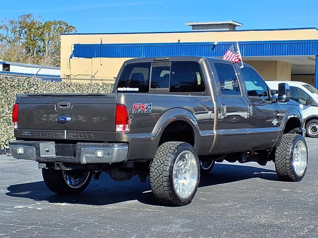 Ford F-250 Sdlariat Crew Cab 4Wd - Thumbnail 4