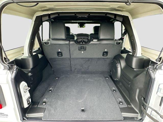 Jeep Wrangler Sahara With Navigation & 4Wd - Thumbnail 6