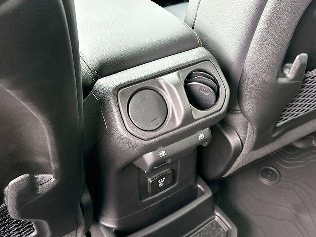 Jeep Wrangler Sahara With Navigation & 4Wd - Thumbnail 19