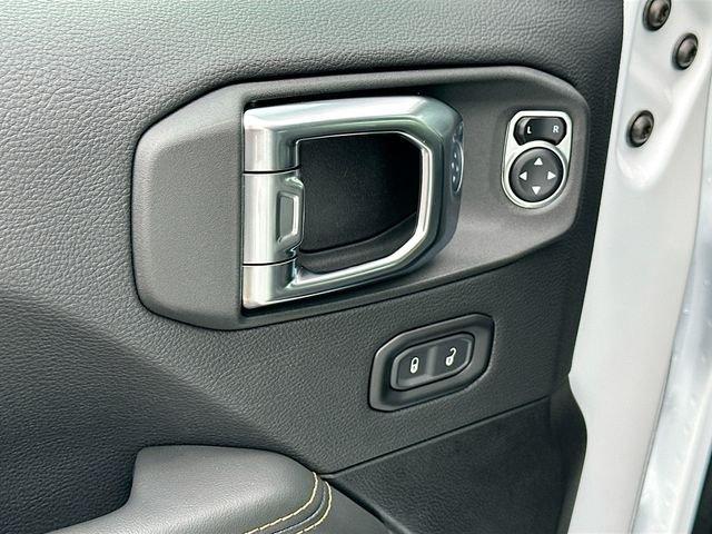 Jeep Wrangler Sahara With Navigation & 4Wd - Thumbnail 14