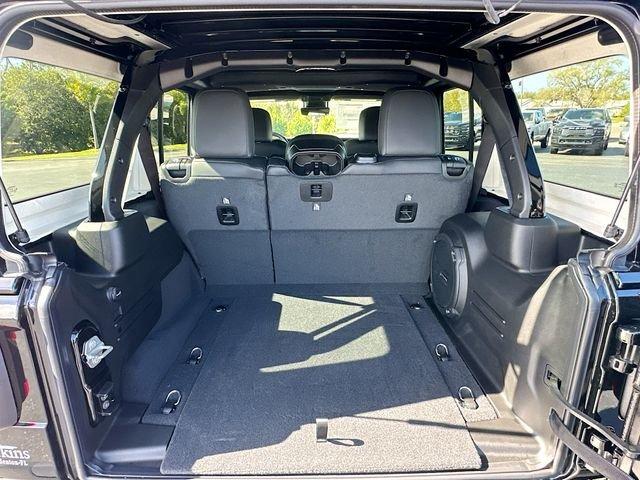 Jeep Wrangler 392 With Navigation & 4Wd - Thumbnail 6