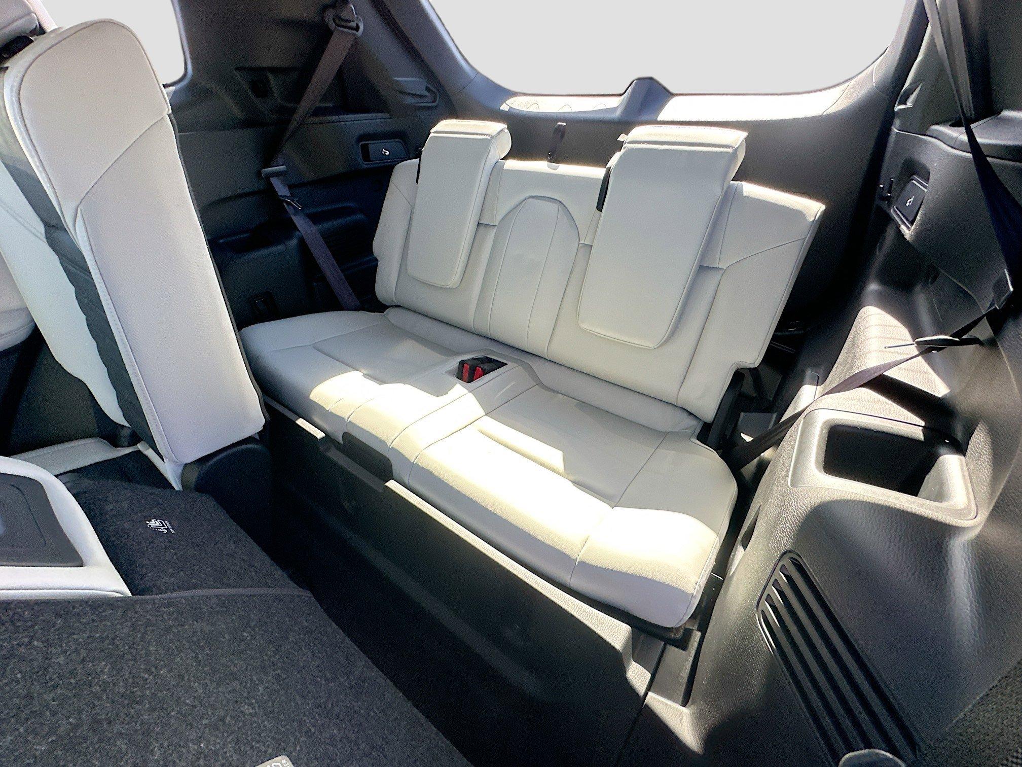 Mitsubishi Outlander Se With Navigation - Thumbnail 19