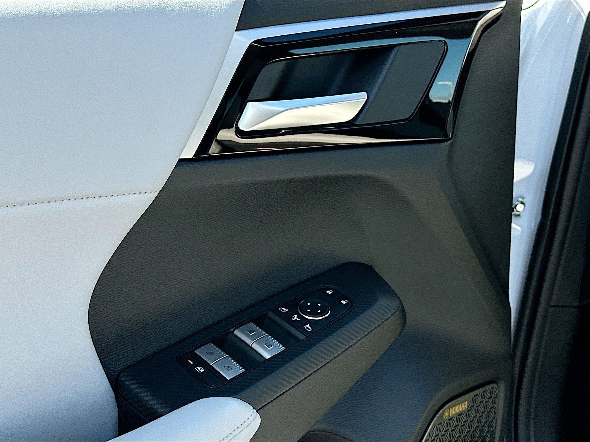 Mitsubishi Outlander Se With Navigation - Thumbnail 14