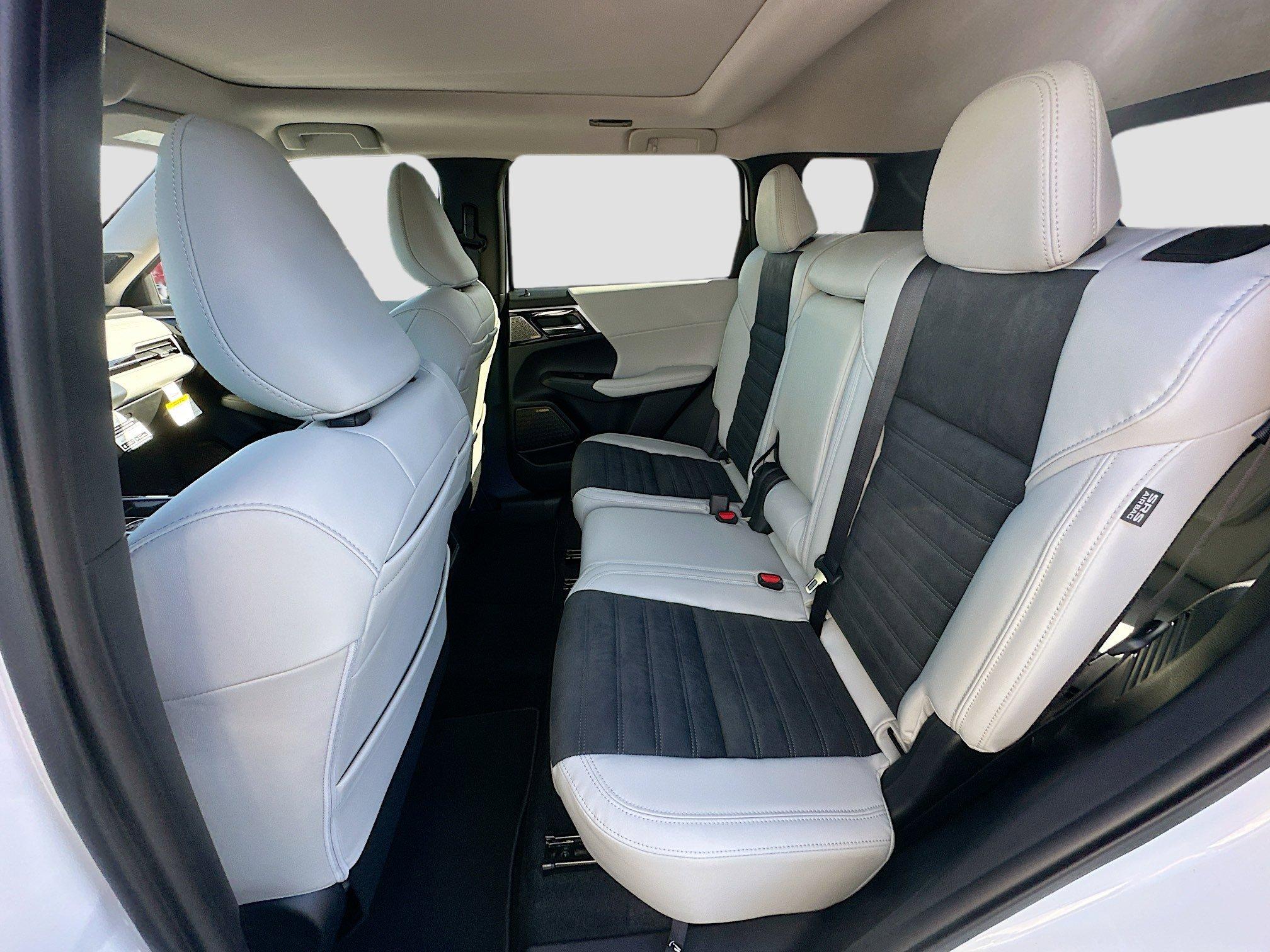 Mitsubishi Outlander Se With Navigation - Thumbnail 18