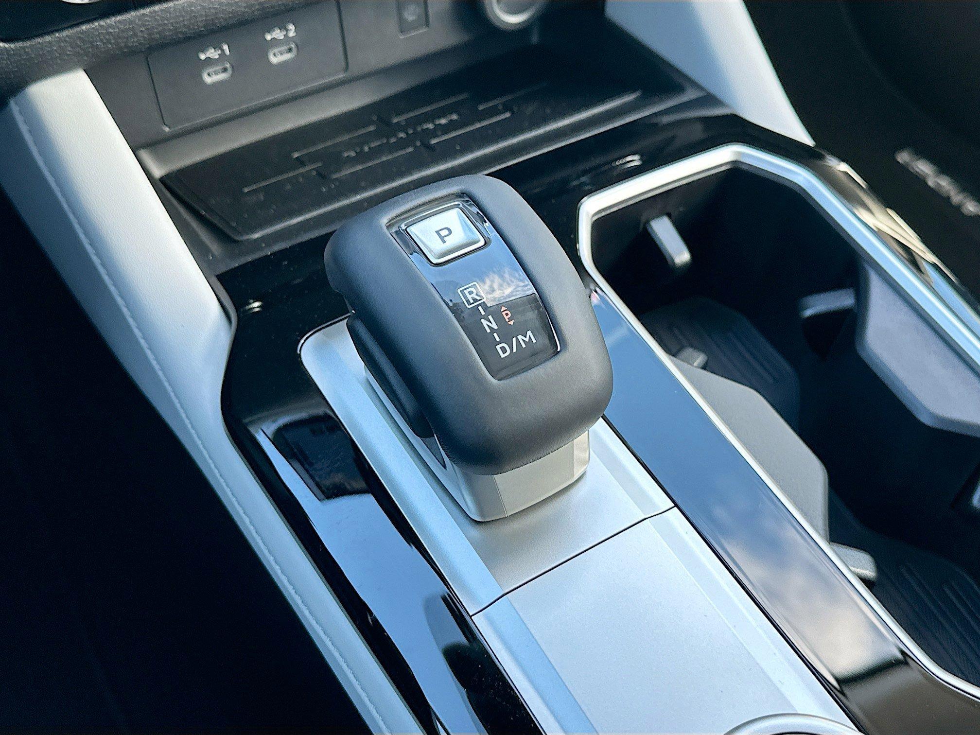 Mitsubishi Outlander Se With Navigation - Thumbnail 13