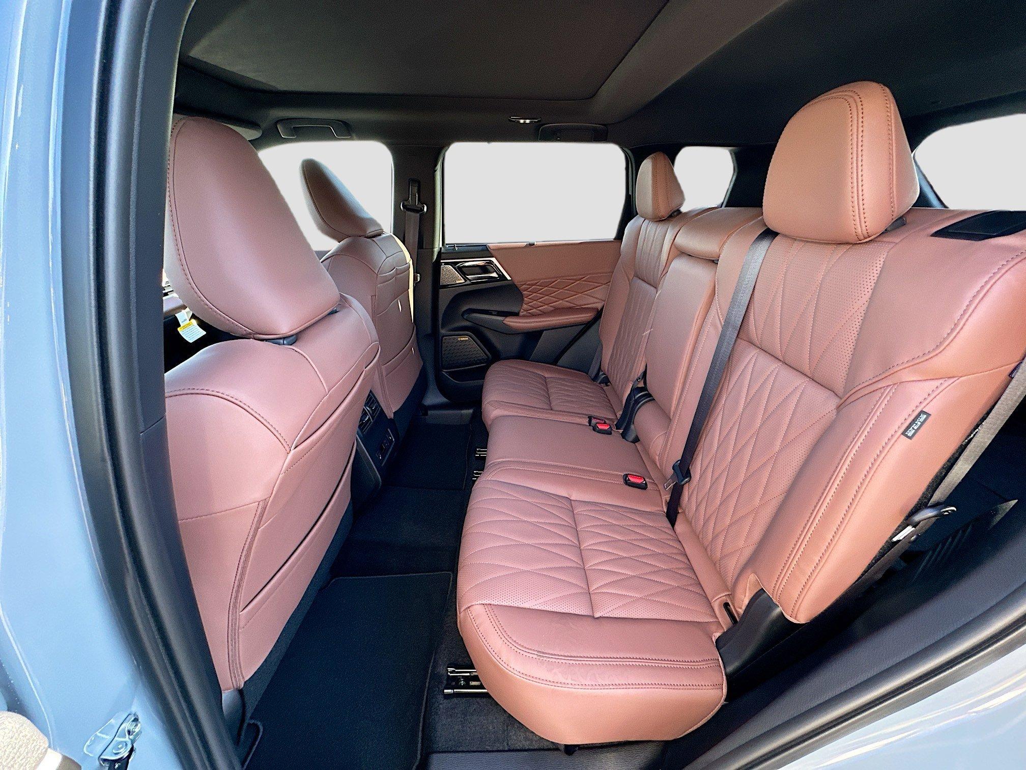 Mitsubishi Outlander Sel With Navigation - Thumbnail 18