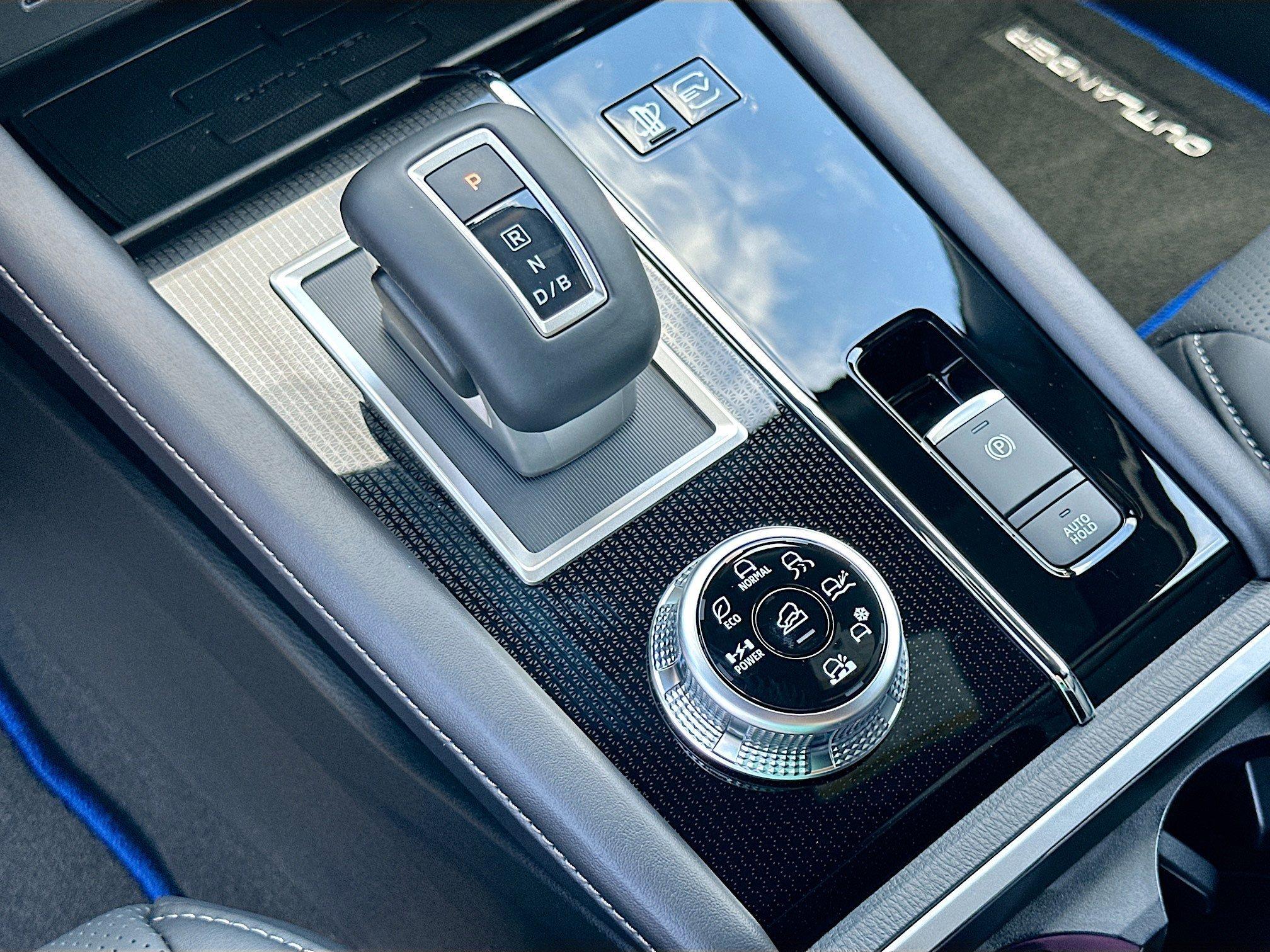 Mitsubishi Outlander Plug-In Hybrid Sel Black Edition With Navigation & 4Wd - Thumbnail 13