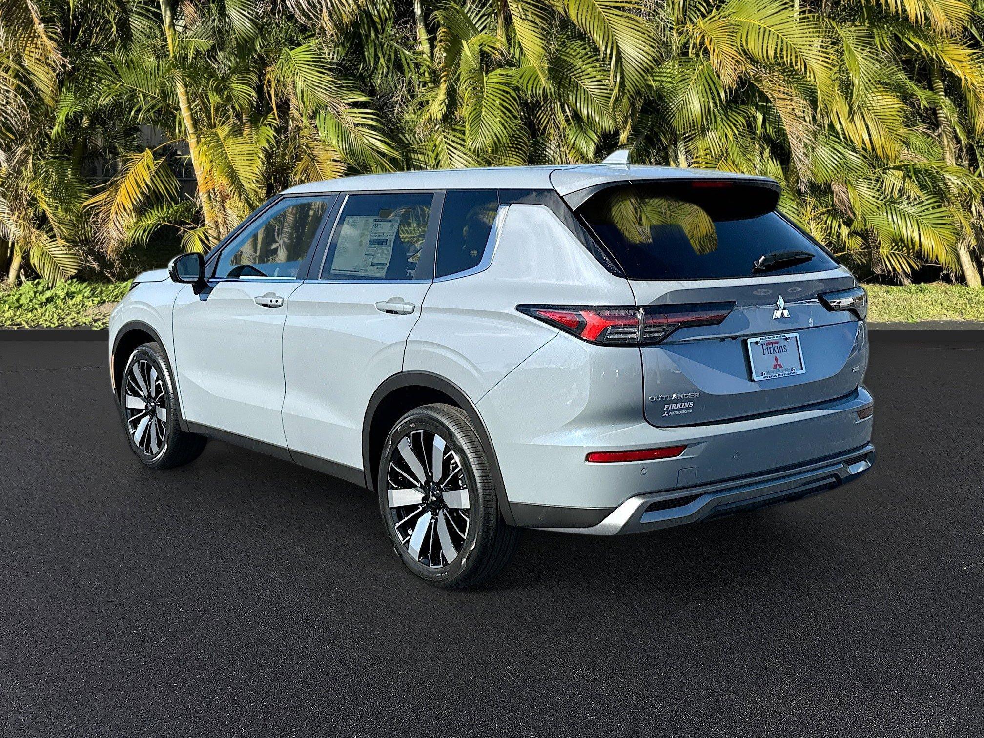 Mitsubishi Outlander Se With Navigation - Thumbnail 4