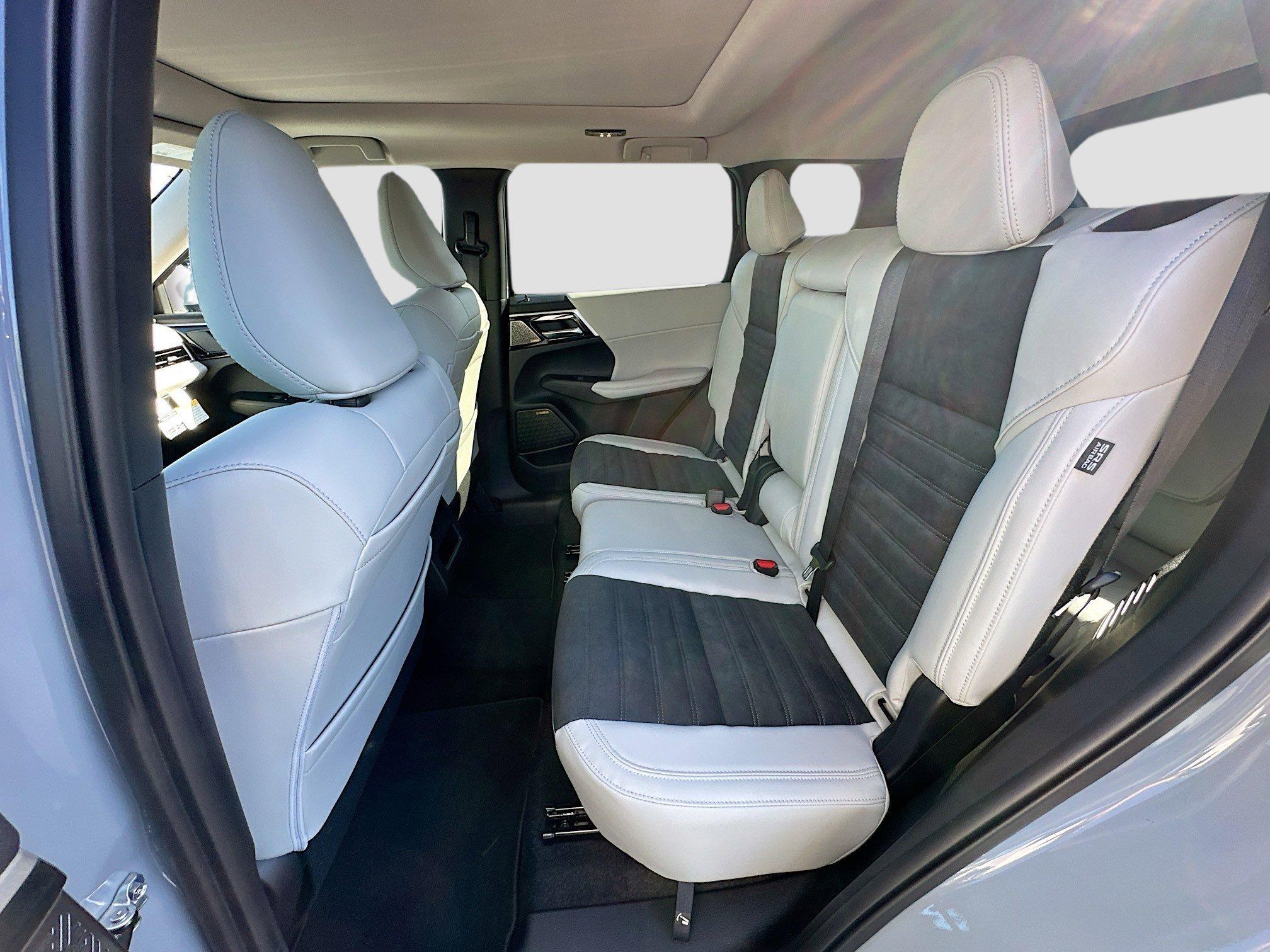 Mitsubishi Outlander Se With Navigation - Thumbnail 18