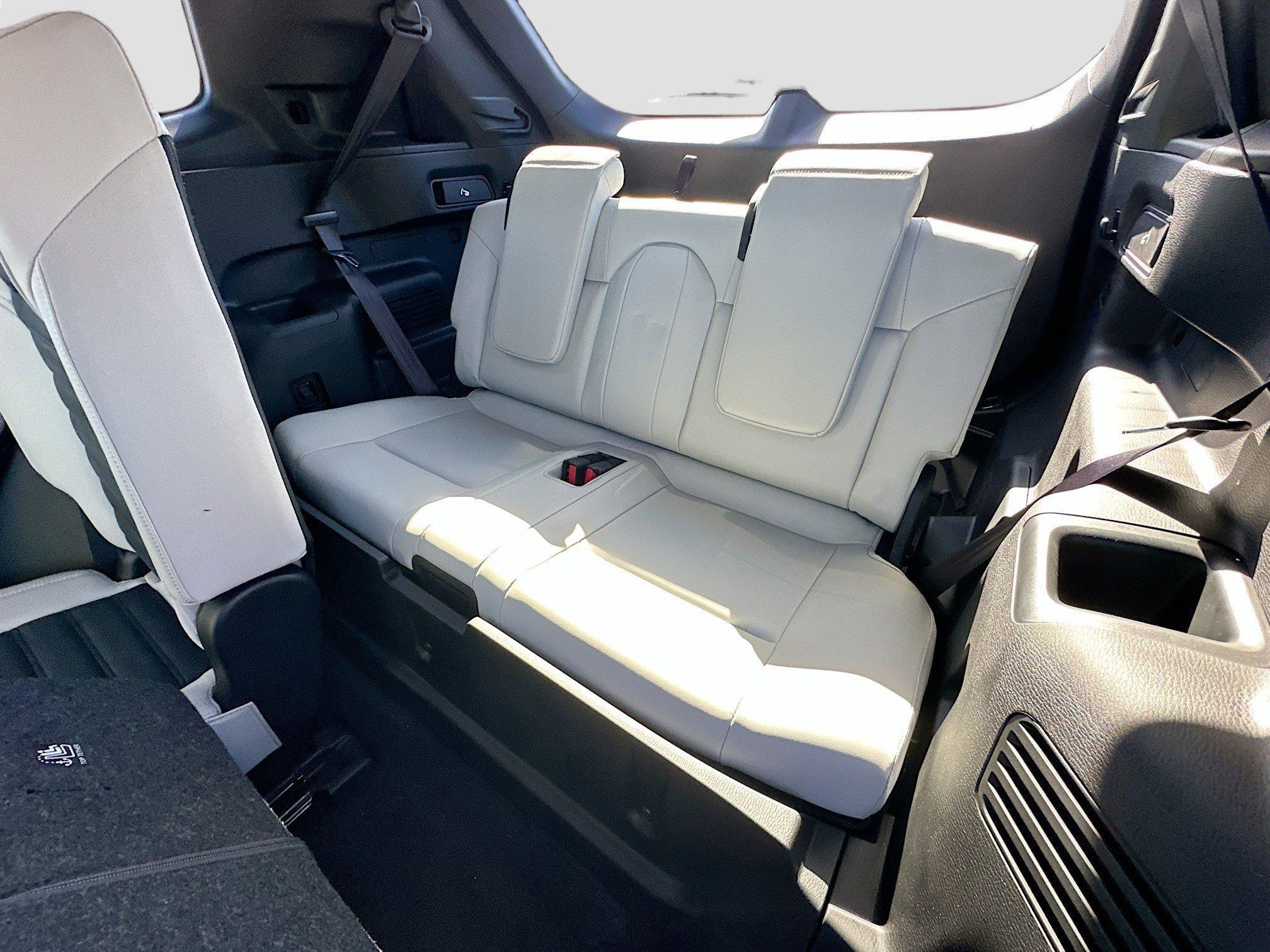 Mitsubishi Outlander Se With Navigation - Thumbnail 19