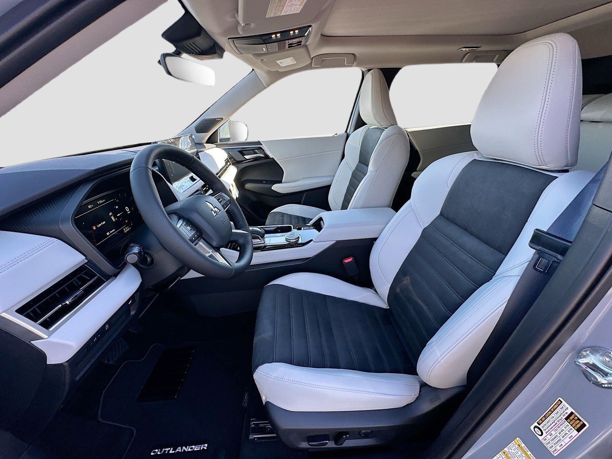 Mitsubishi Outlander Se With Navigation - Thumbnail 16