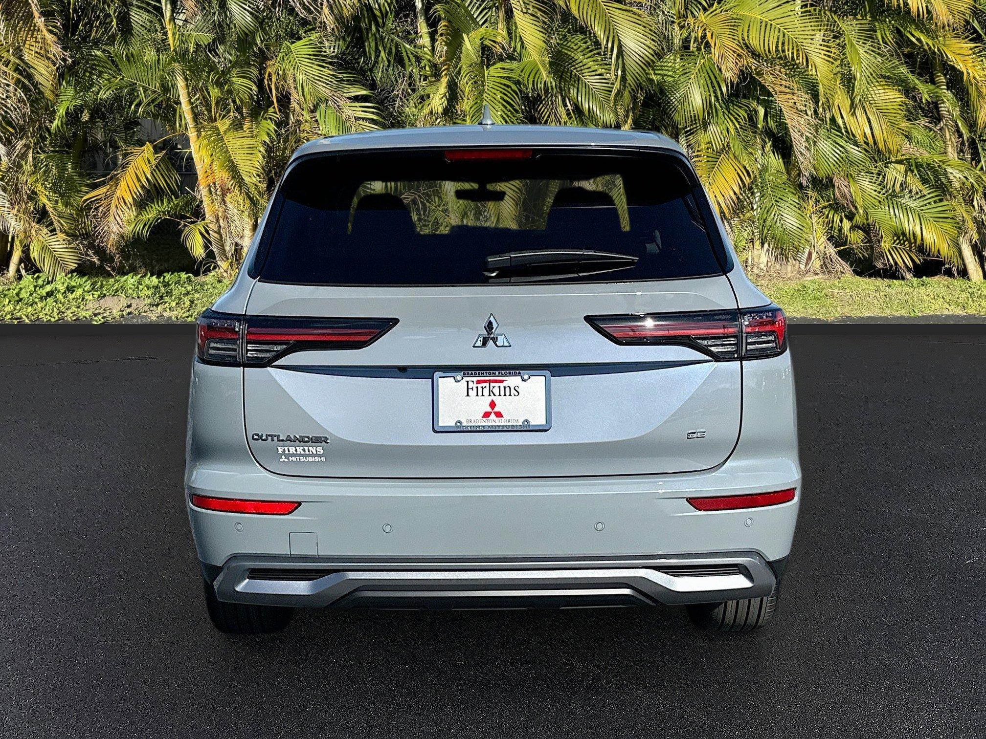 Mitsubishi Outlander Se With Navigation - Thumbnail 5