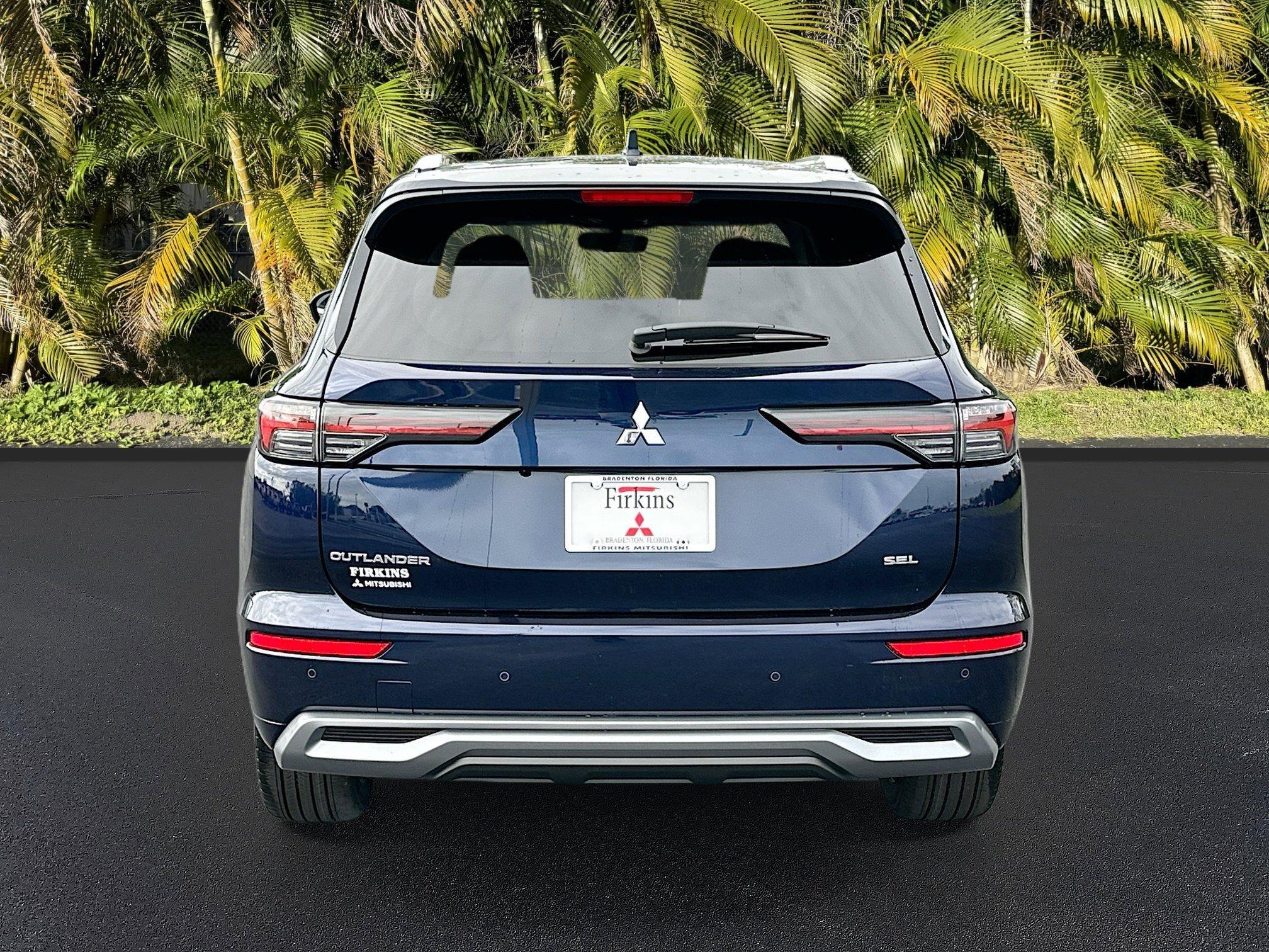 Mitsubishi Outlander Sel With Navigation - Thumbnail 5