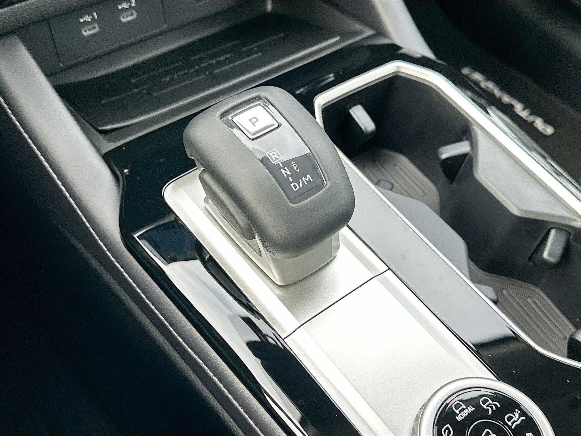 Mitsubishi Outlander Sel With Navigation - Thumbnail 13