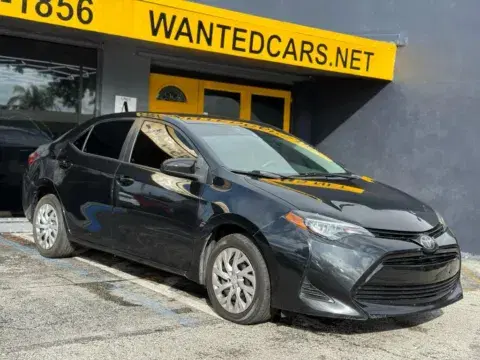 Toyota Corolla Le Sedan 4D - Thumbnail 4