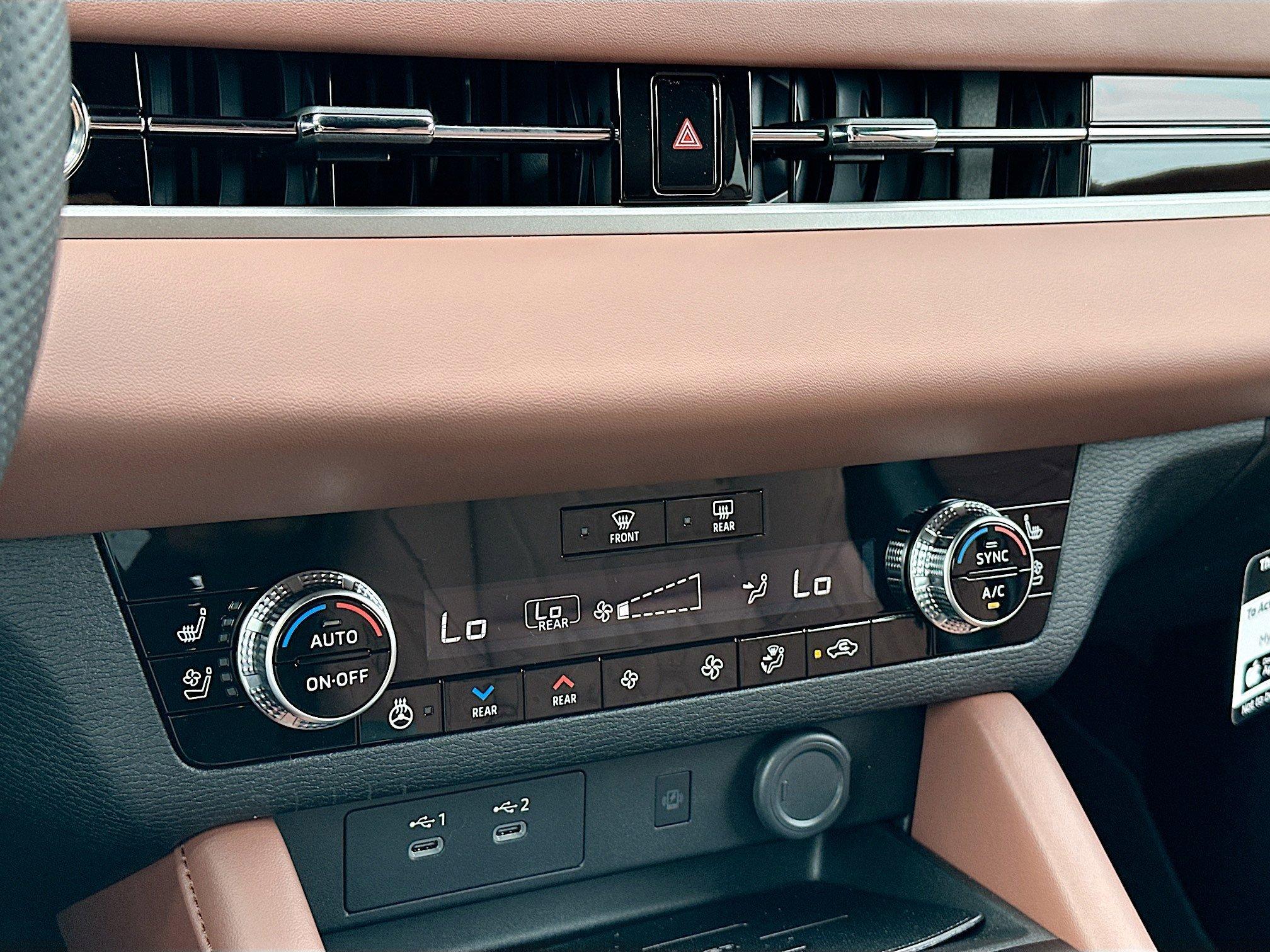 Mitsubishi Outlander Sel With Navigation - Thumbnail 12