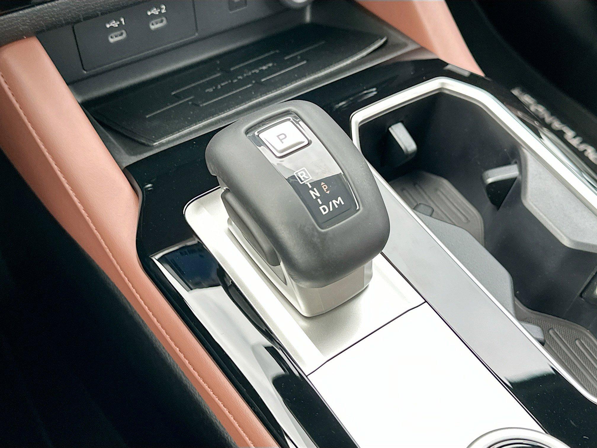 Mitsubishi Outlander Sel With Navigation - Thumbnail 13