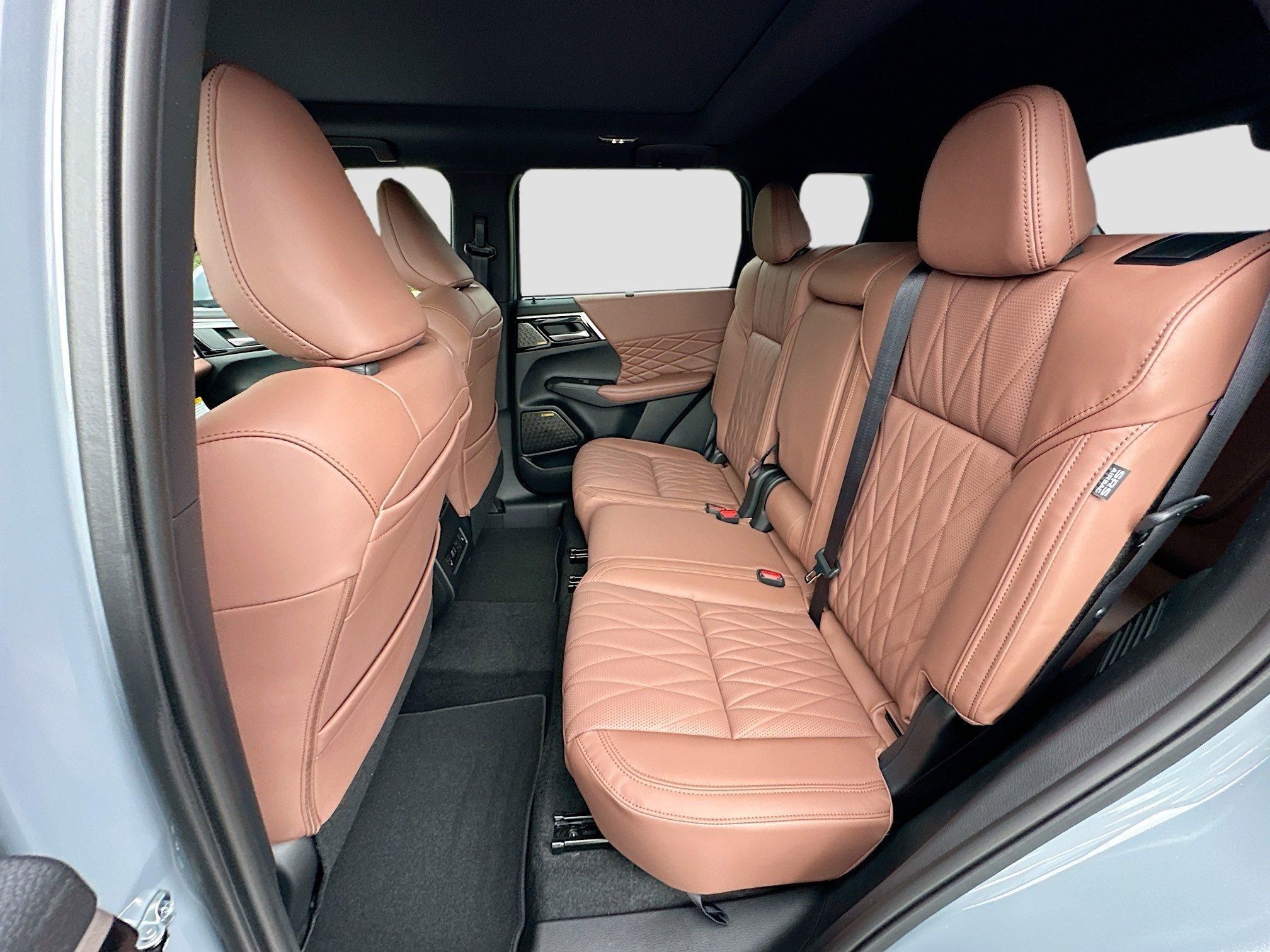 Mitsubishi Outlander Sel With Navigation - Thumbnail 18