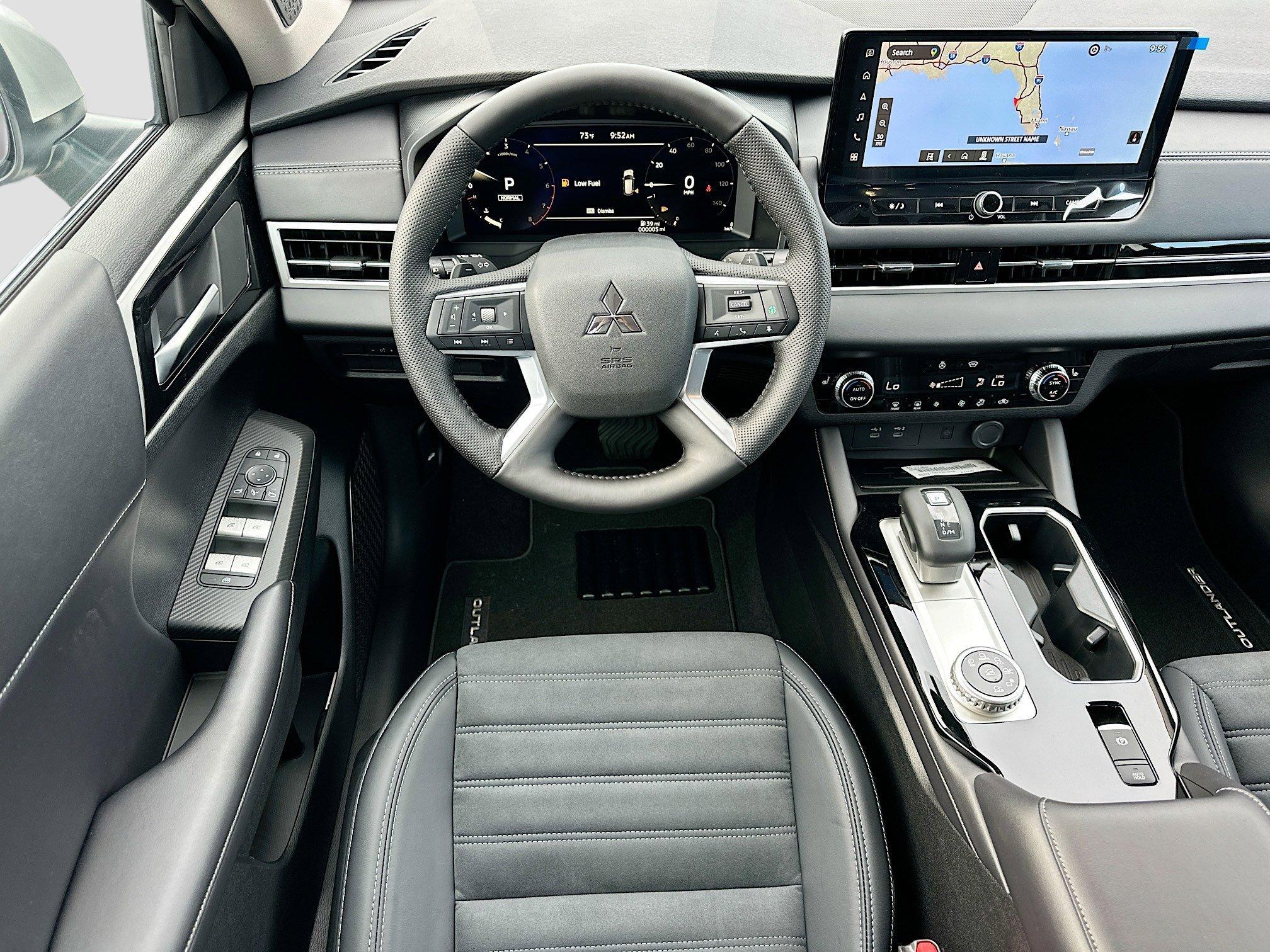 Mitsubishi Outlander Se With Navigation & Awd - Thumbnail 17