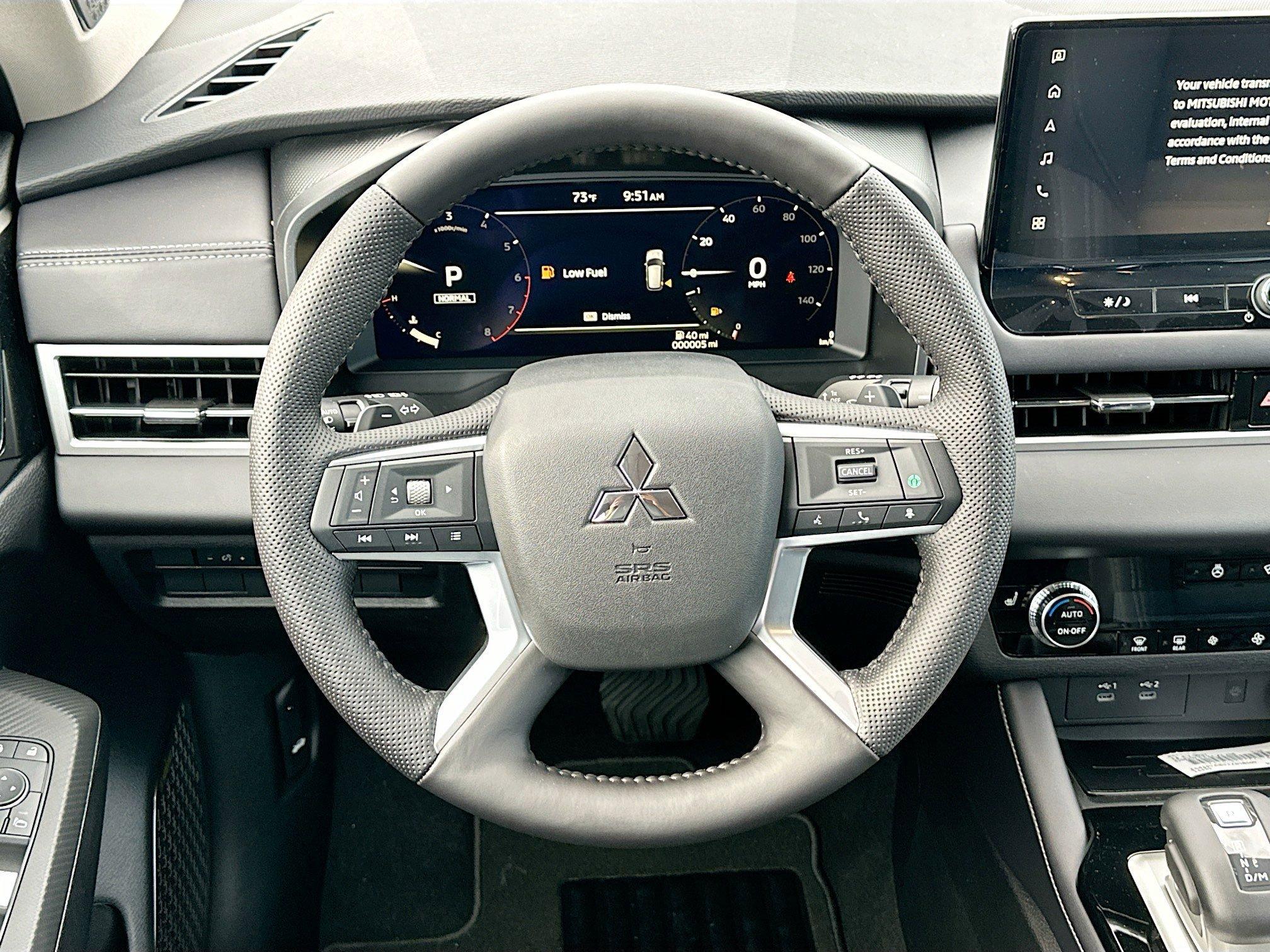 Mitsubishi Outlander Se With Navigation & Awd - Thumbnail 8
