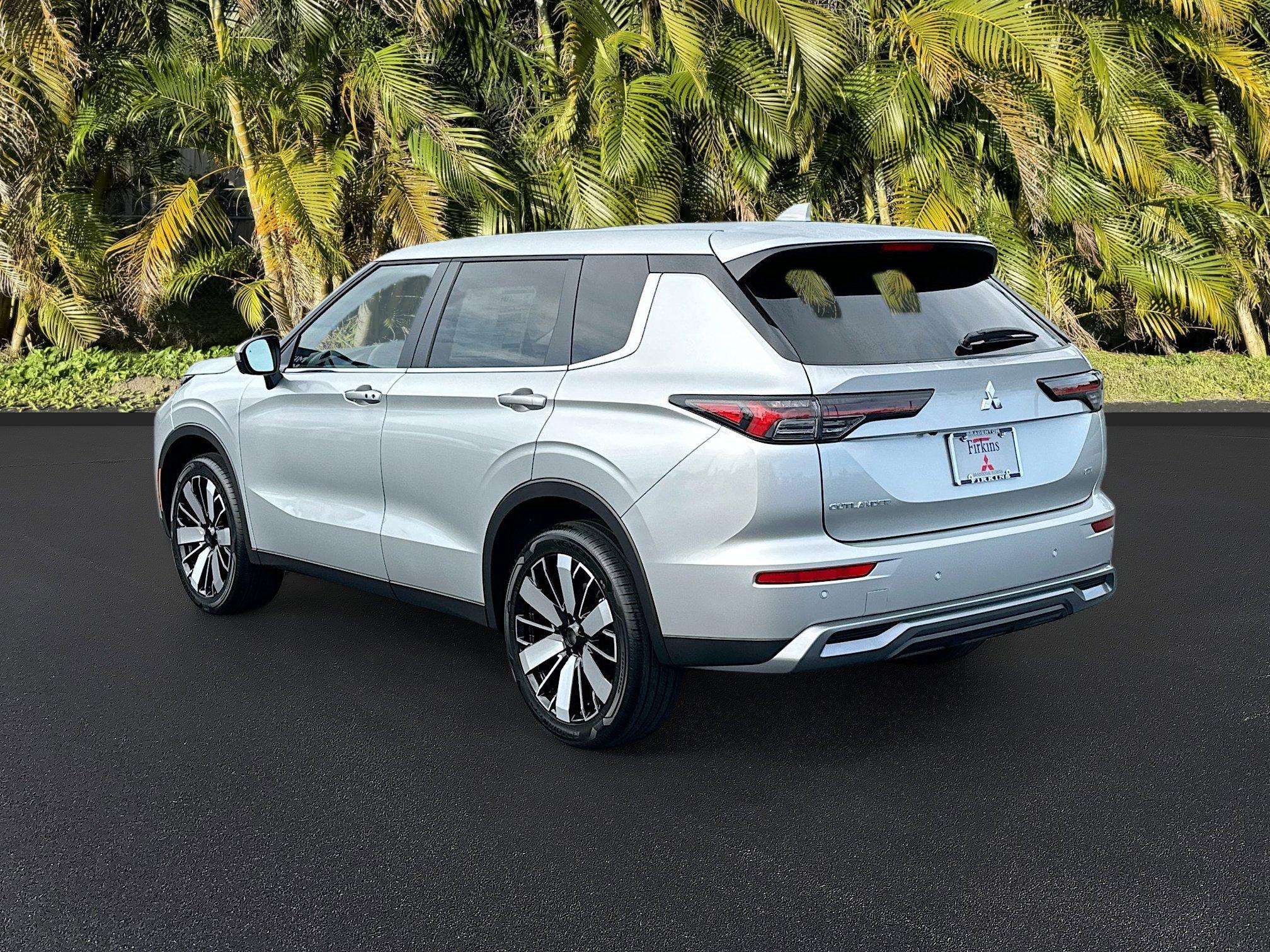 Mitsubishi Outlander Se With Navigation & Awd - Thumbnail 4