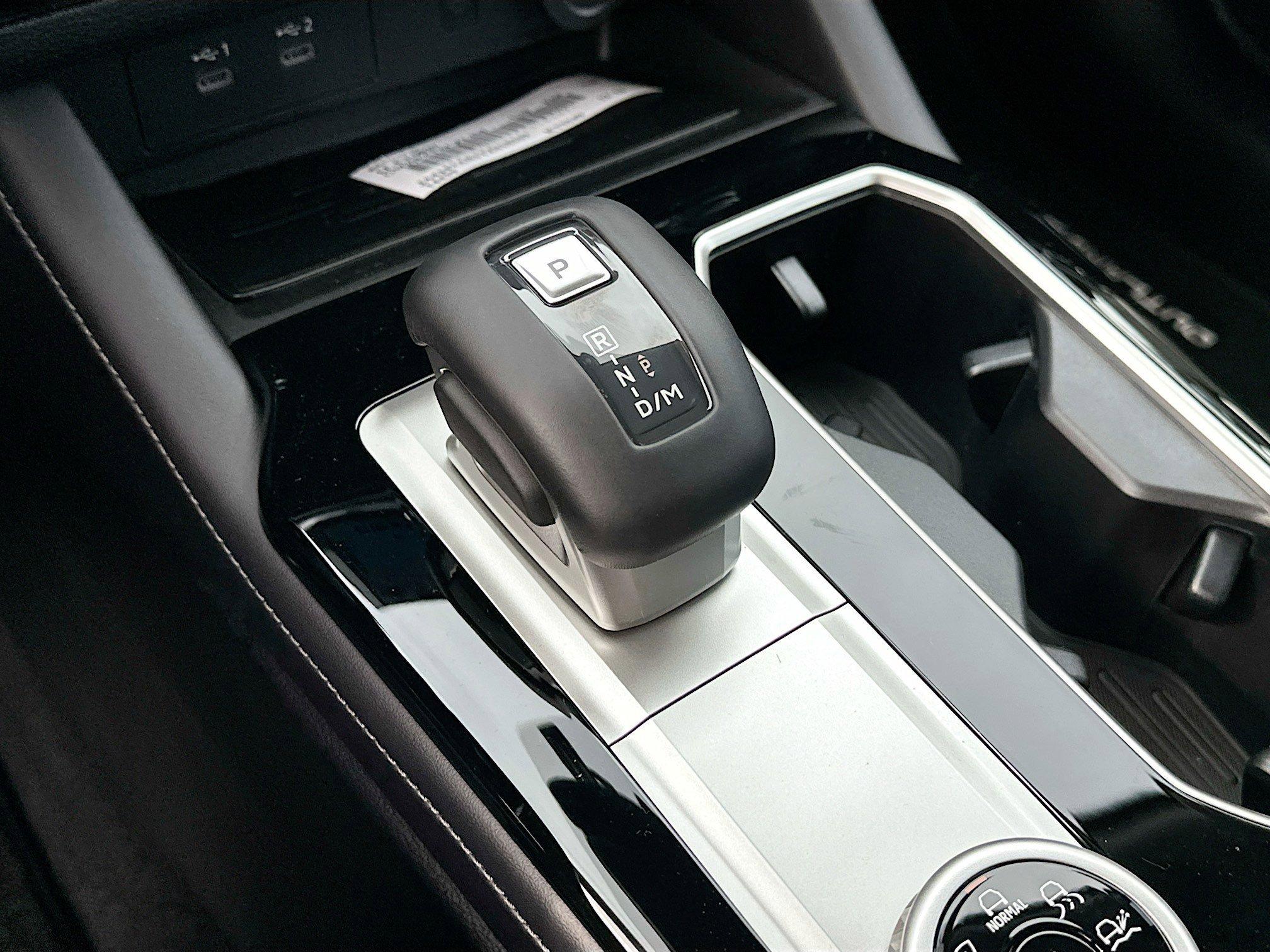 Mitsubishi Outlander Se With Navigation & Awd - Thumbnail 13