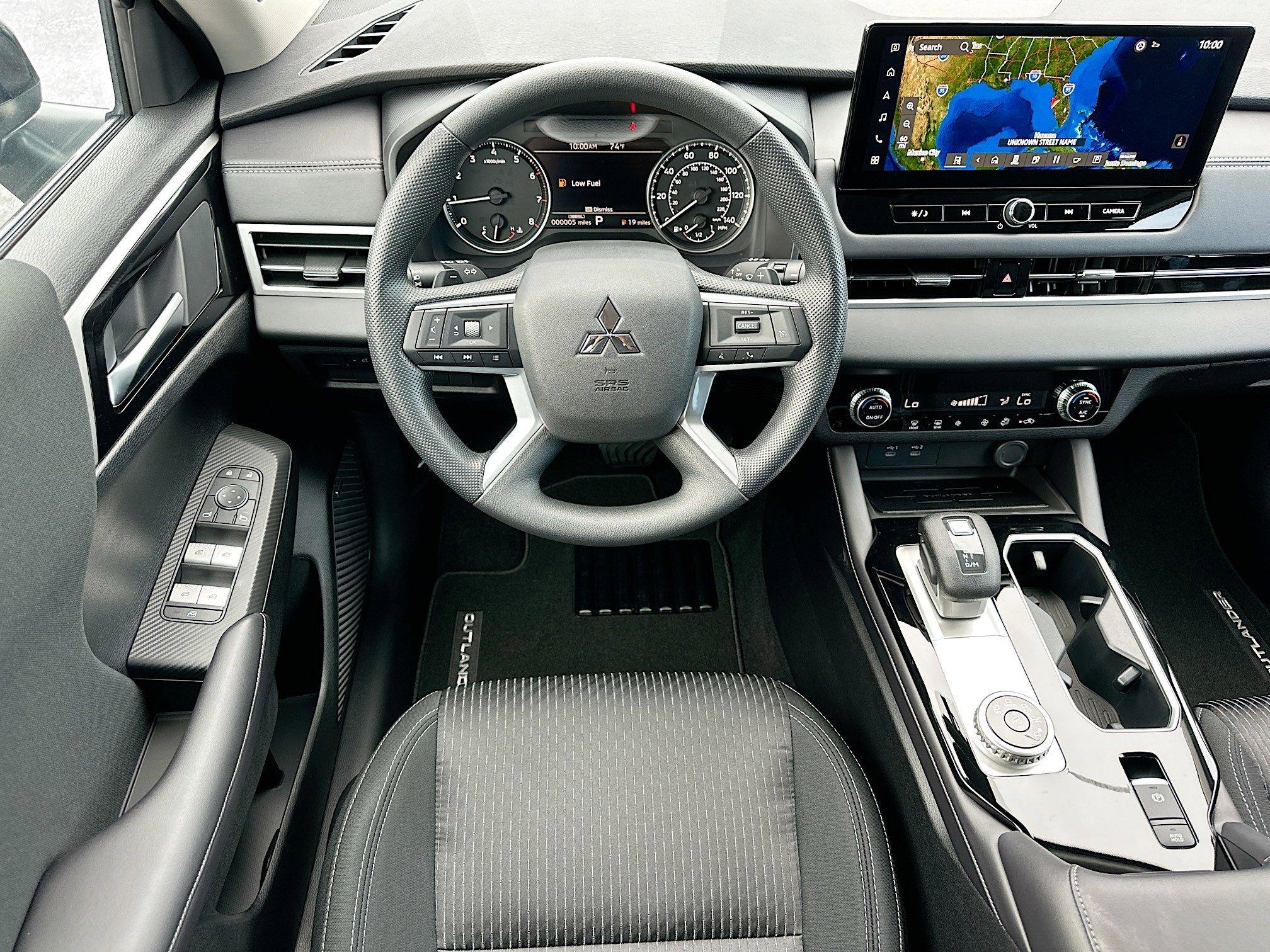 Mitsubishi Outlander Es With Navigation - Thumbnail 17