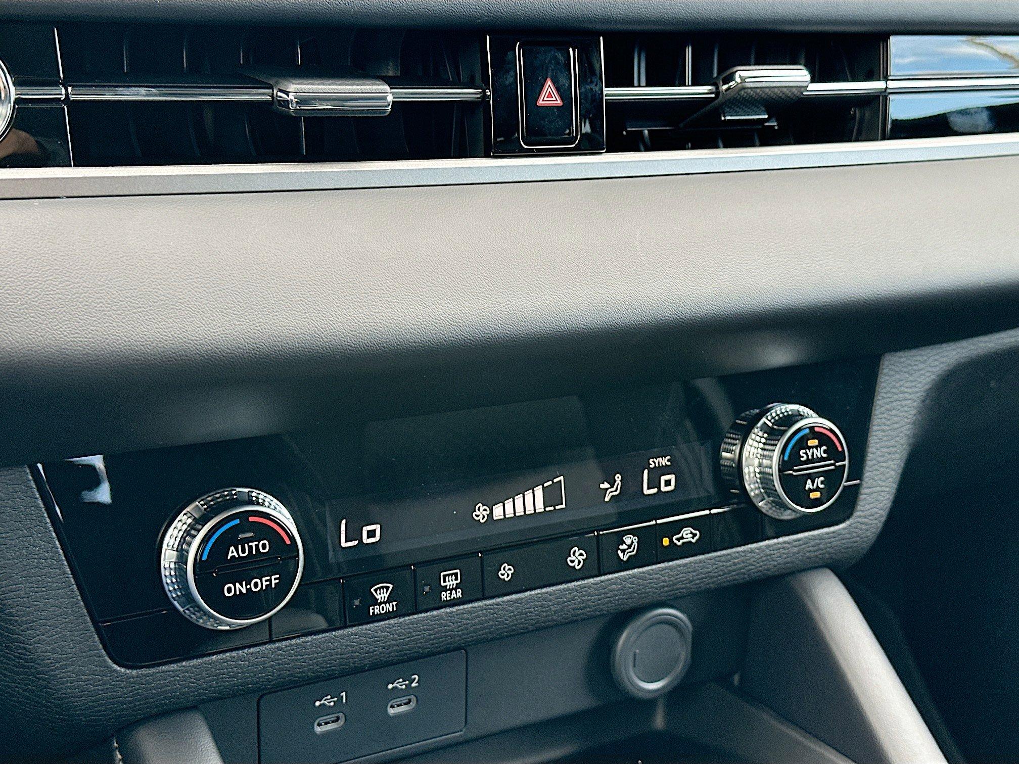 Mitsubishi Outlander Es With Navigation - Thumbnail 12