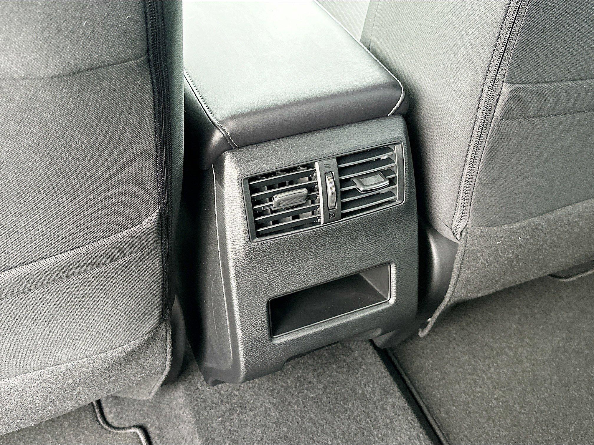 Mitsubishi Outlander Es With Navigation - Thumbnail 20