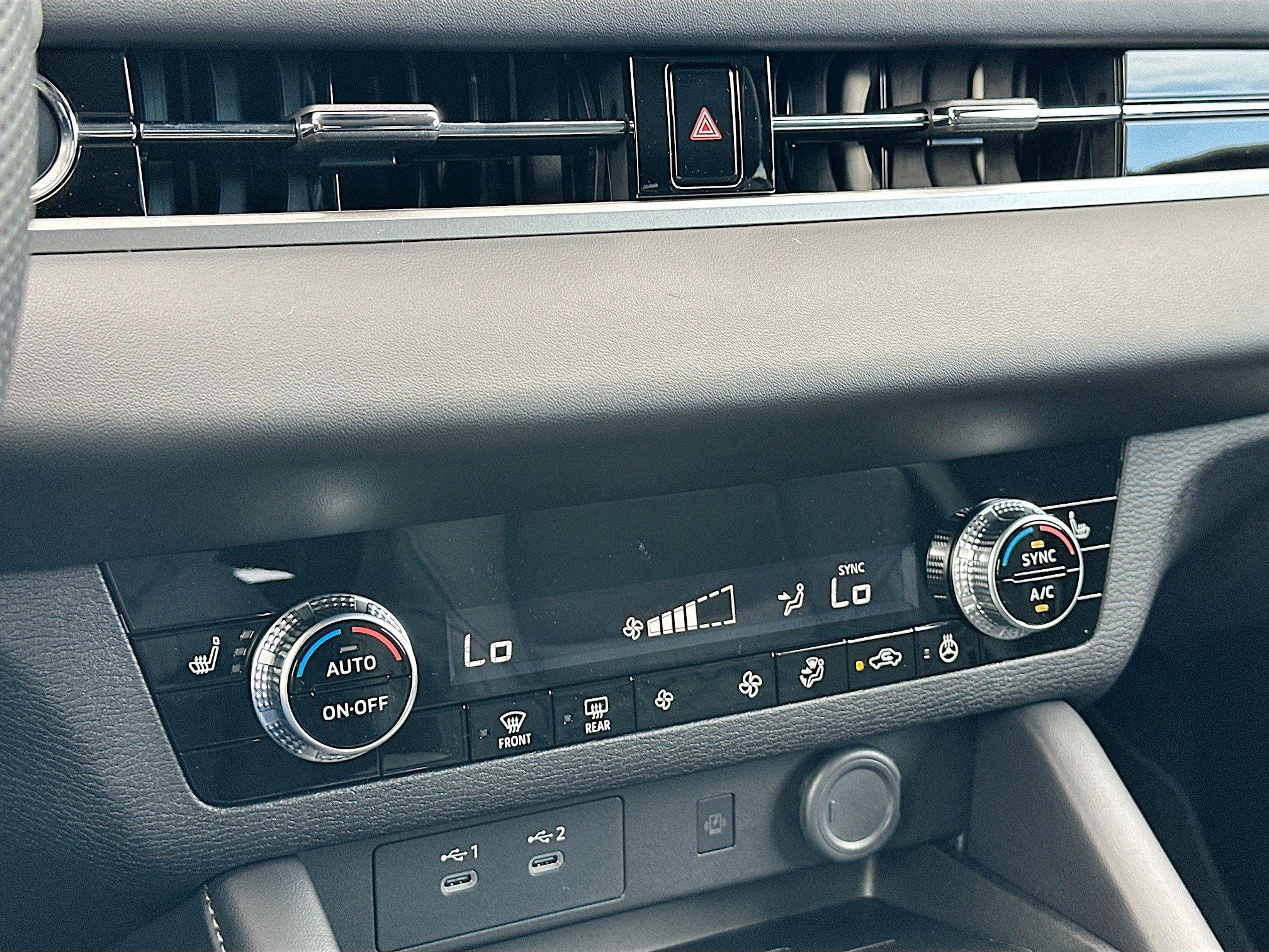 Mitsubishi Outlander Se With Navigation - Thumbnail 12