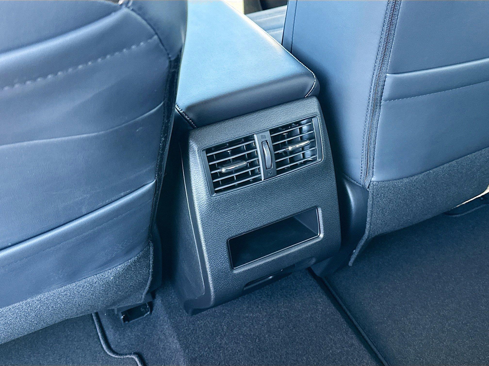 Mitsubishi Outlander Se With Navigation - Thumbnail 20