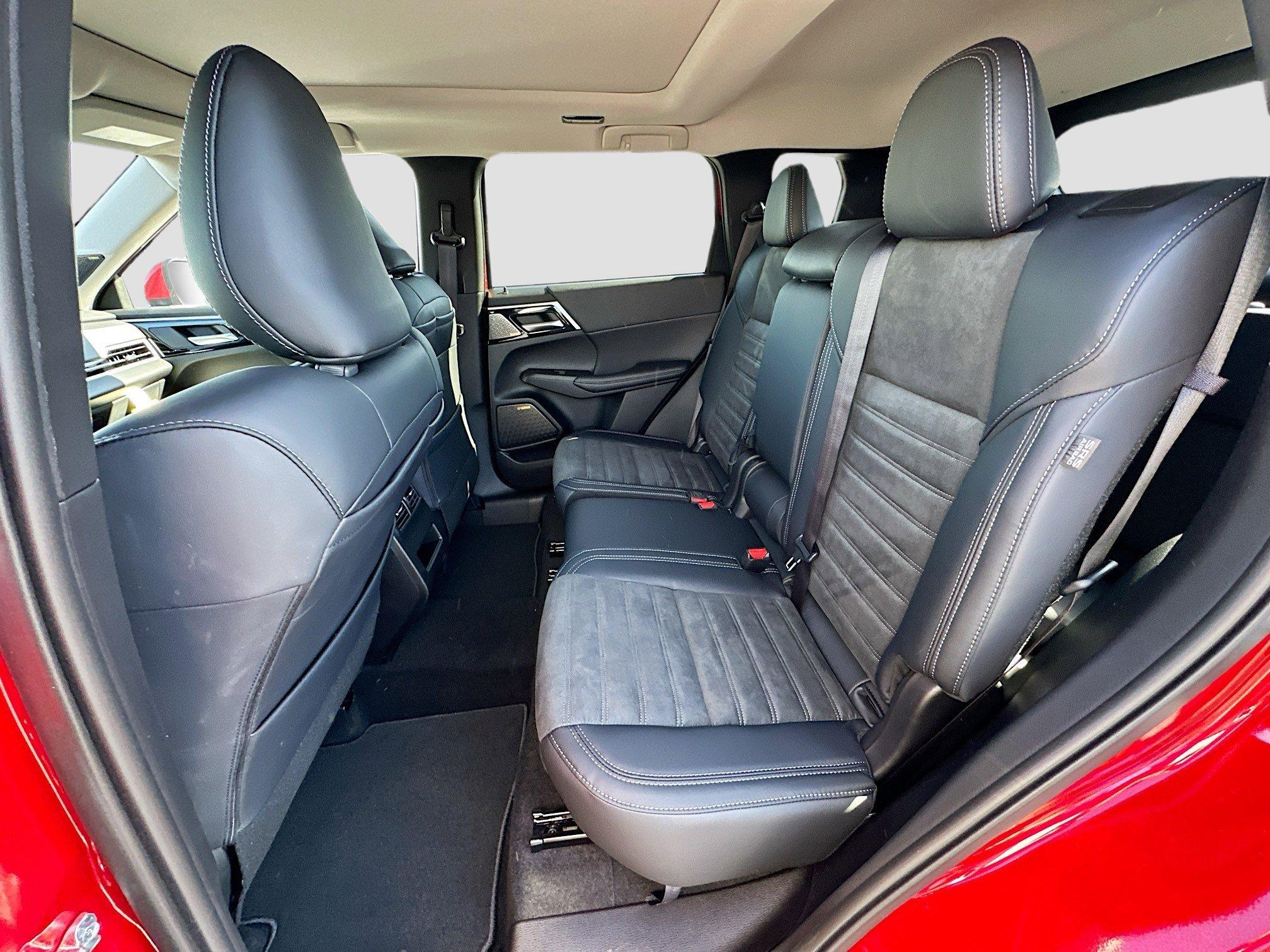 Mitsubishi Outlander Se With Navigation - Thumbnail 18