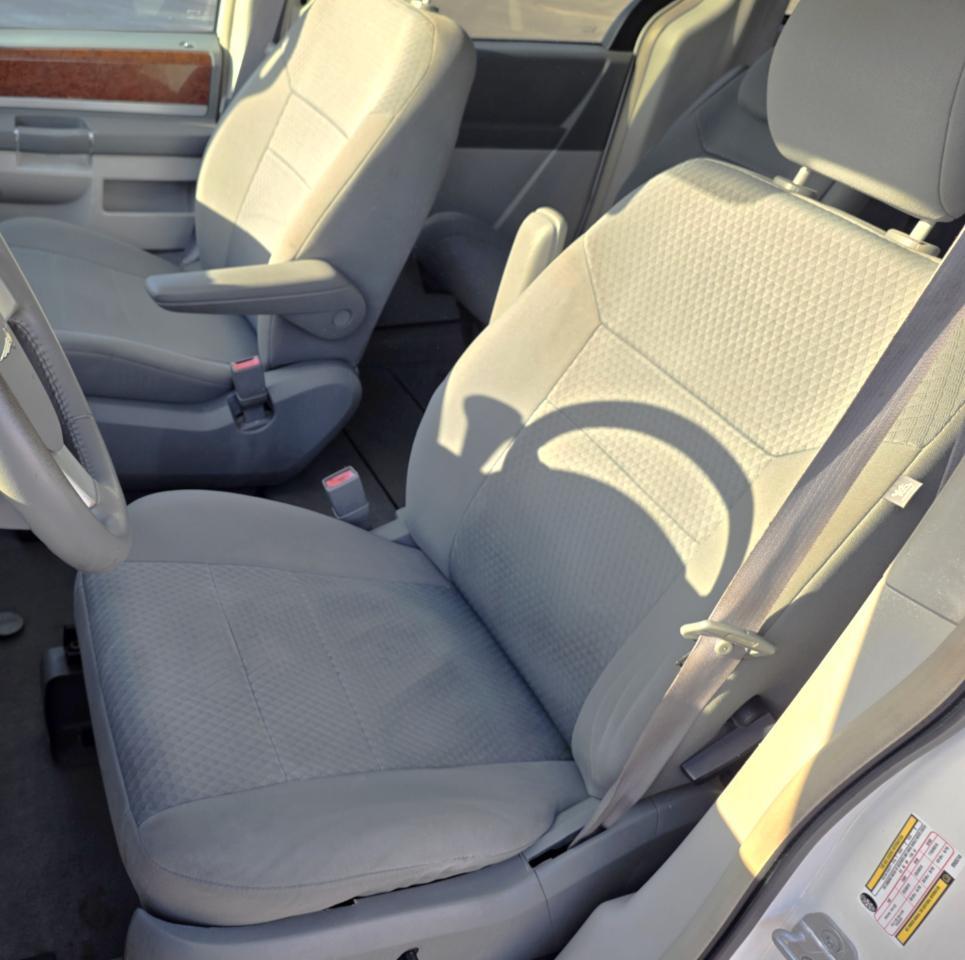 Chrysler Town & Country4Dr Wgn Touring - Thumbnail 12